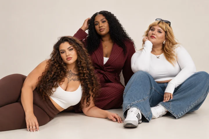 Campagnebeeld van Curve Rebels: drie vrouwen in plus-size mode
